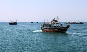 آتش سوزی لنج صیادی در سیریک اطفا شد