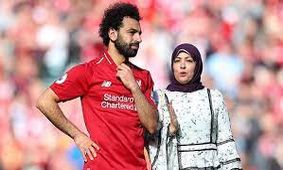 همسر محمدصلاح به‌نمایندگی از او جایزه کفش طلایی را دریافت کرد