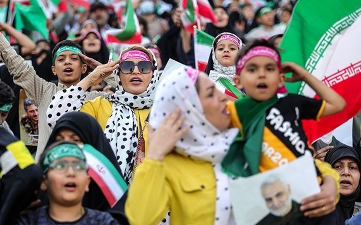 زیبایی‌ها و جذابیت‌های جشن «سلام فرمانده» آنقدر زیاد است که می‌توان از همزمانی اش با حادثه متروپل و شب شهادت، عبور کرد