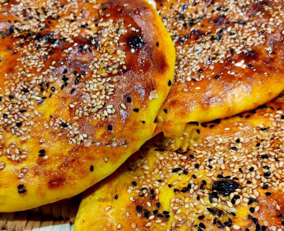 دستور پخت نان فطیر کشمشی
