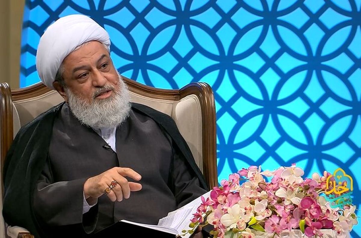 کارشناس صدا و سیما در برنامه سمت خدا: مردم باید قدردان جمهوری اسلامی باشند/ یک شب زندگی زیر سایه ولایت فقیه بهتر از هزار ماه زندگی زیر سایه حکومت کفر است