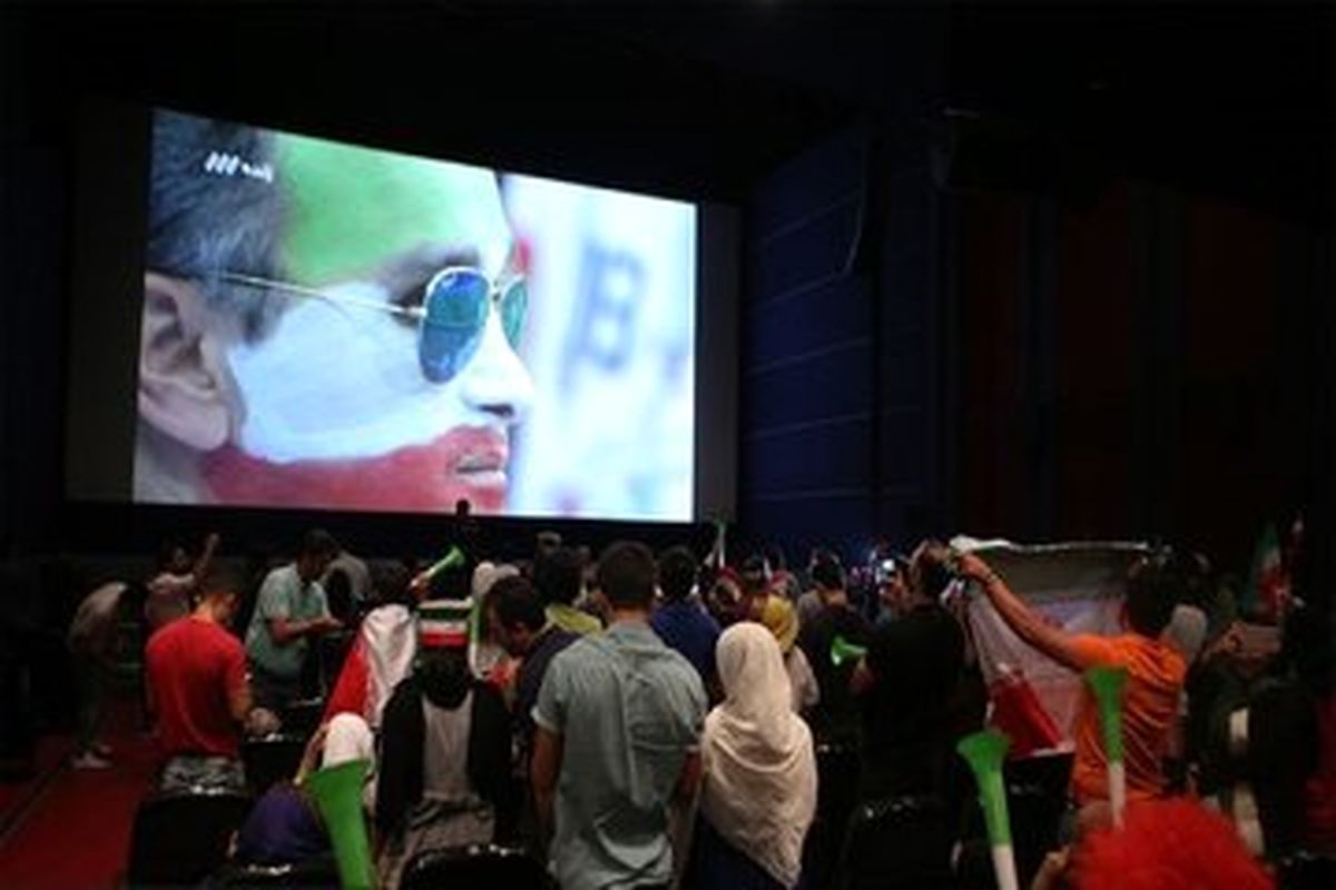 درآمد ۲ میلیاردی سینماها از پخش بازی ایران و قطر