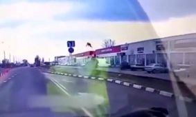پرواز کردن راننده خودرو پس از برخورد با جدول/ ویدئو