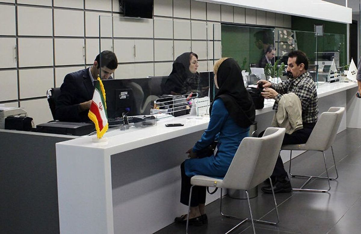 ایرانی‌ها در فروردین چقدر وام گرفتند؟/ ۴۸ درصد از وام‌ها صرف خرید کالا شد