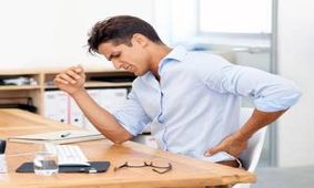 حرکات کشش عالی برای بهبود کمر درد پشت میزتان