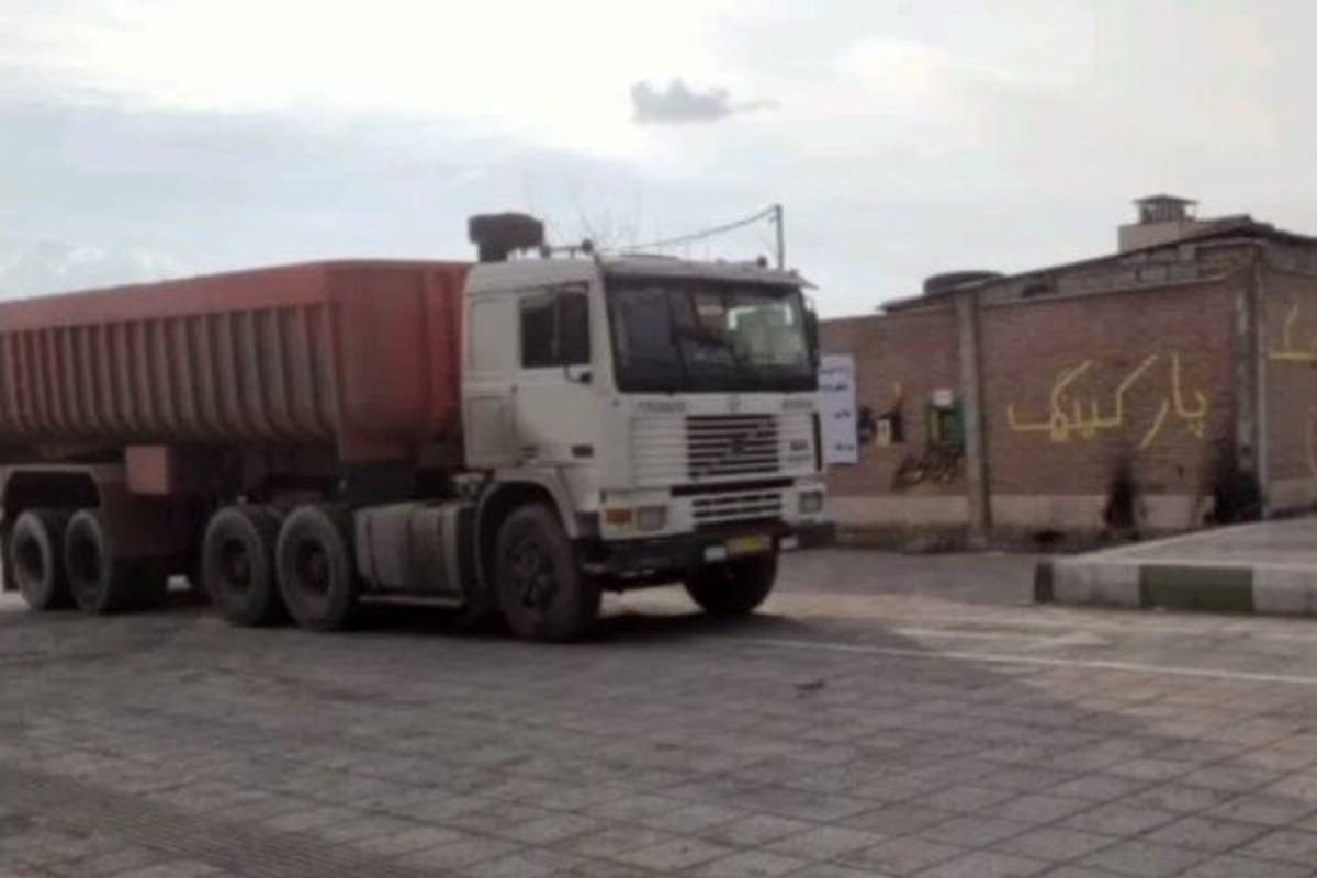 توقیف تریلی با رانندۀ ۱۳ ساله