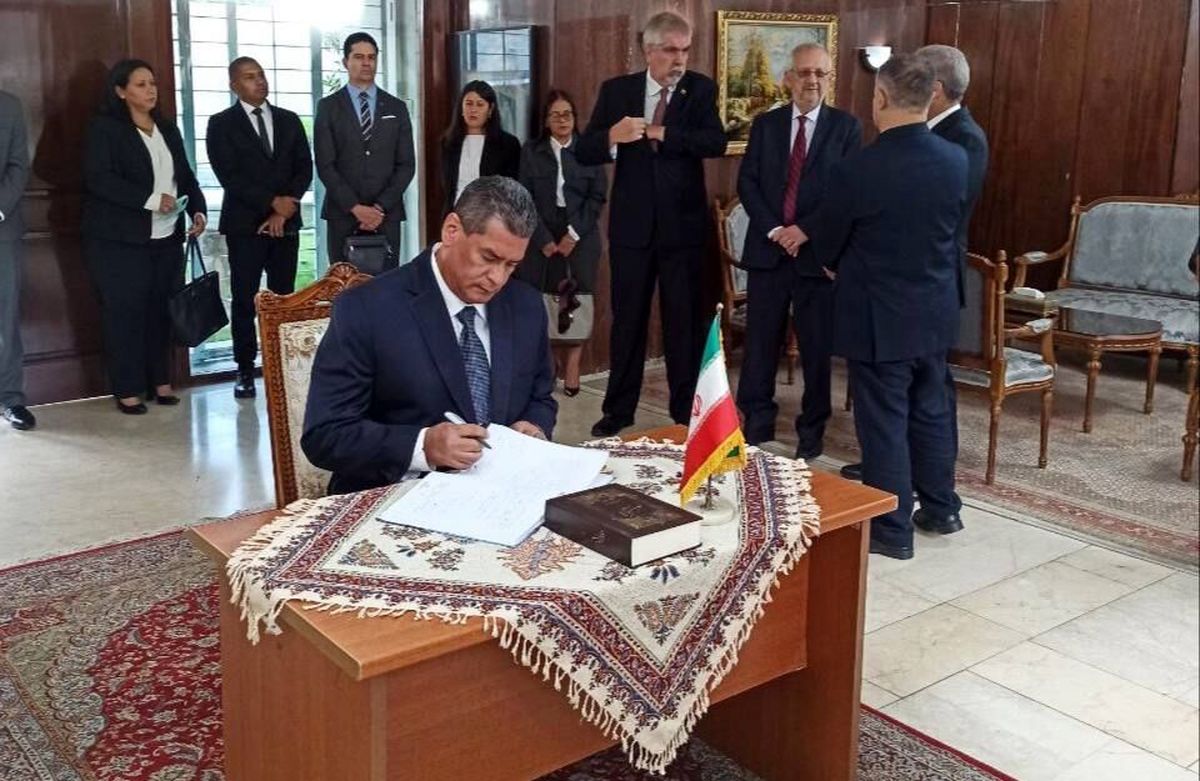 اعلام همبستگی مقام‌های وزارت خارجه ونزوئلا با ایران در محل سفارت کشورمان در کاراکاس
