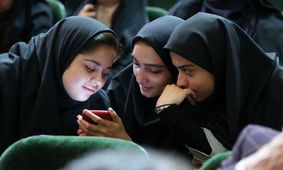 بحران هویت نوجوانان؛ فضای مجازی، فرصت یا تهدید؟