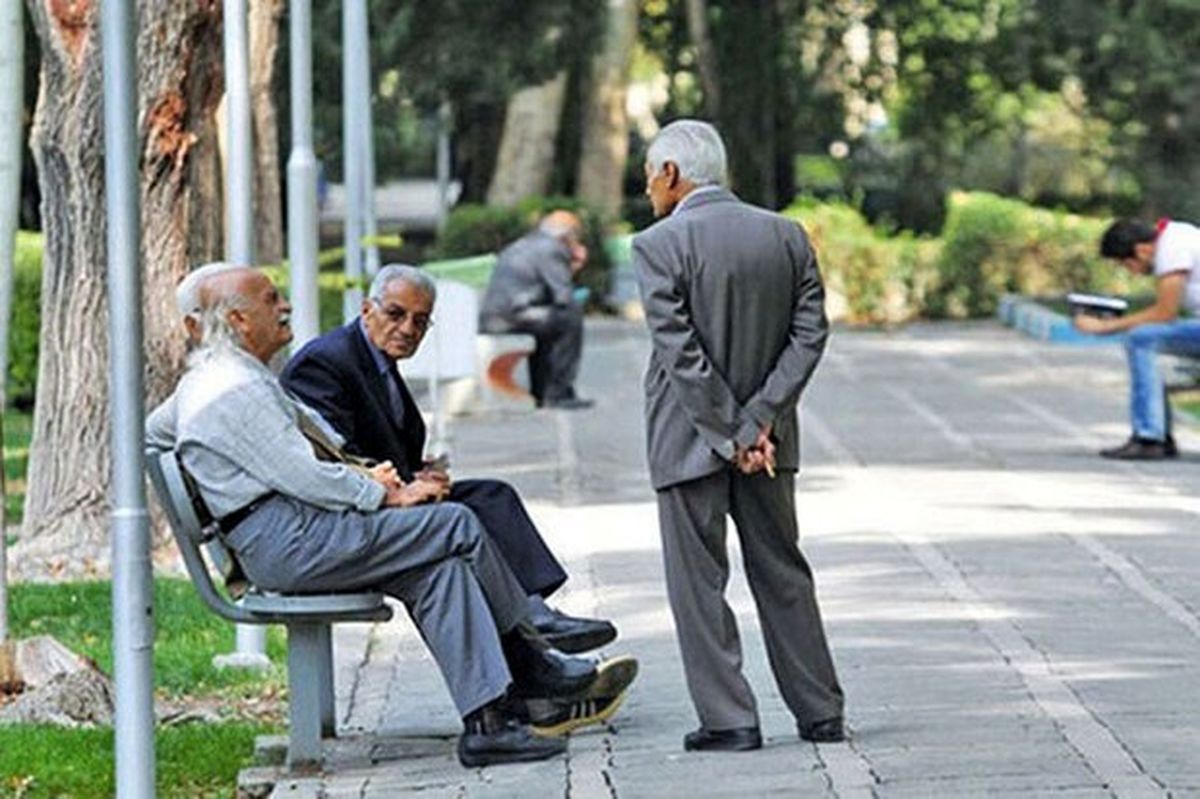 یک تناقض: چرا «افزایش سن بازنشستگی» را از تامین اجتماعی شروع نمی‌کنند؟