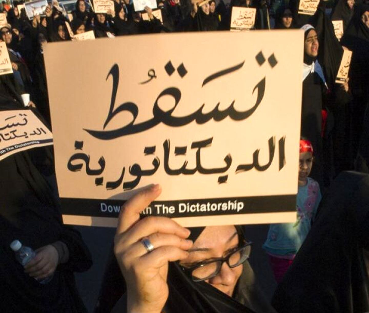 احضار و بازداشت شماری از شیعیان بحرین به دلیل حضور در مراسم سالروز شهادت امام جواد (ع)
