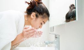 واقعا شستن صورت صبح ها ضروری است؟