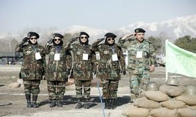 پوشش متفاوت زنان ارتشی ایران در مسابقات امداد/ عکس
