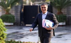 فرزین نمی خواهد از ریاست بانک مرکزی کنار برود اما وزیر اقتصاد نمی تواند با او کار کند