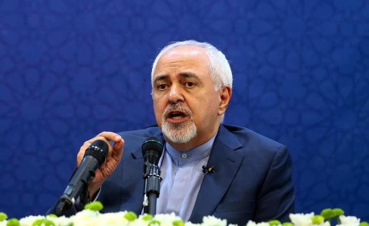 ظریف: کسی به من نگفته در انتخابات نیا

