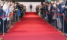 دبیر جشنواره فجر ۱۴۰۰: فرش قرمز محل الگودهی غلط و ایجاد حواشی است