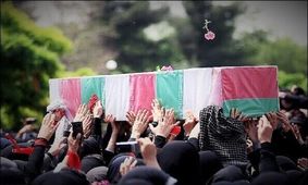 تشییع شهید والی زاده و شهید حکیمی در شهرک شهید محلاتی، مقابل منزل شهید عباسی/ ویدئو
