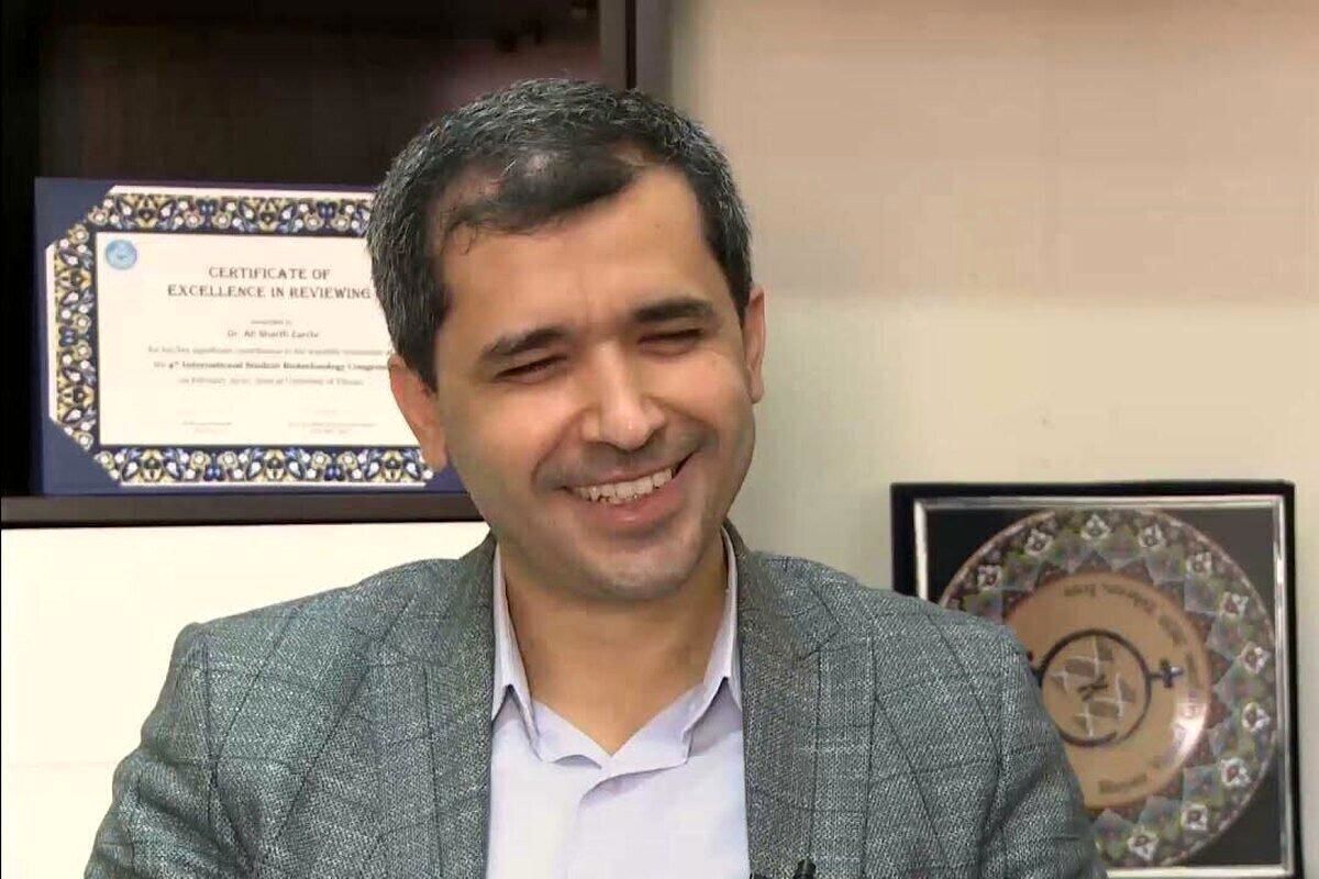 توئیت علی شریفی زارچی درباره لیست پیشنهادی پزشکیان/ این فهرست را پس بگیرید، امید مردم را پس بگیرید

