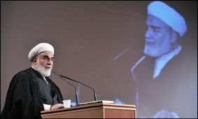 خطر فضای مجازی کشور را «تهدید» می‌کند/ پادزهر آن نماز جمعه، اعتکاف، اربعین و عاشورا است

