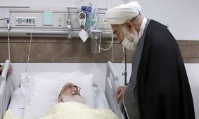 عیادت مسئول دفتر رهبر انقلاب از آیت‌الله نوری همدانی

