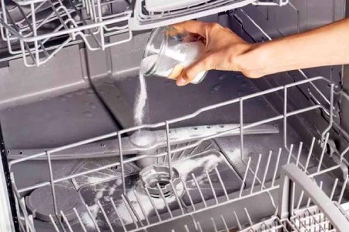 بوی بد ماشین ظرفشویی از چیست و چگونه می توان آن را از بین برد؟