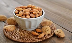 خواص بی شمار بادام درختی؛ قاتل بی‌رحم فشار خون تا فواید بسیار برای پوست و مو