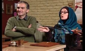 قاب خانوادگی خانم شیرزاد «ساختمان پزشکان» در کنار برادرش