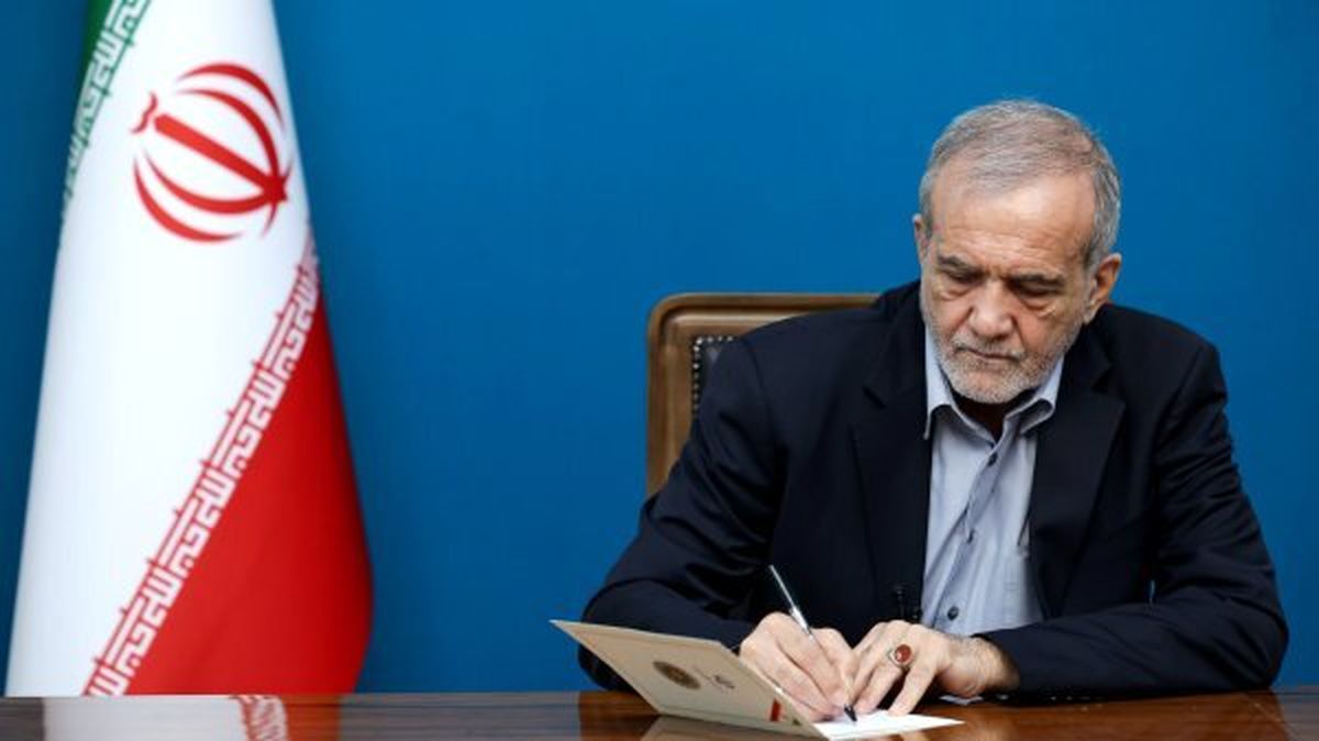 پزشکیان: خرمشهر امروز ایران، خلیج فارس و تنگه هرمز است

