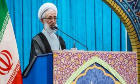 صدای روزنامه اصولگرا هم از امامت جماعت شدن کاظم صدیقی درآمد/ چگونه می‌توان انتظار انسجام داشت و همزمان تریبون نماز جمعه را به فردی داد که خانواده‌اش پرونده مالی دارند؟/ این تحقیر افکار عمومی است