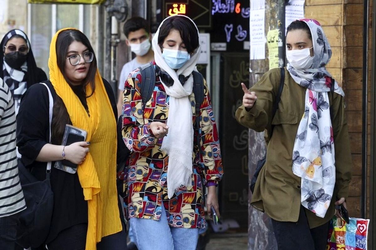کیهان: برخی، مسئولان را از عواقب و هزینه‌های مقابله با بدحجابی می ترسانند

