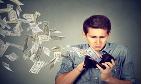 ۵ چیزی که خریدشان فرقی با پول دور ریختن نخواهد داشت