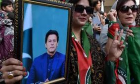 رئیس حزب عمران خان مدعی پیروزی در انتخابات شد