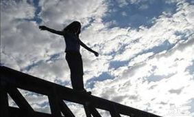 توضیحات معاون دادستان مرکز استان فارس در خصوص اقدام به خودکشی فردی در یکی از مجتمع‌های تجاری شیراز/ زن جوان پیش از اقدام به خودکشی علت اقدام خود را اختلافات خانوادگی اعلام کرده بود