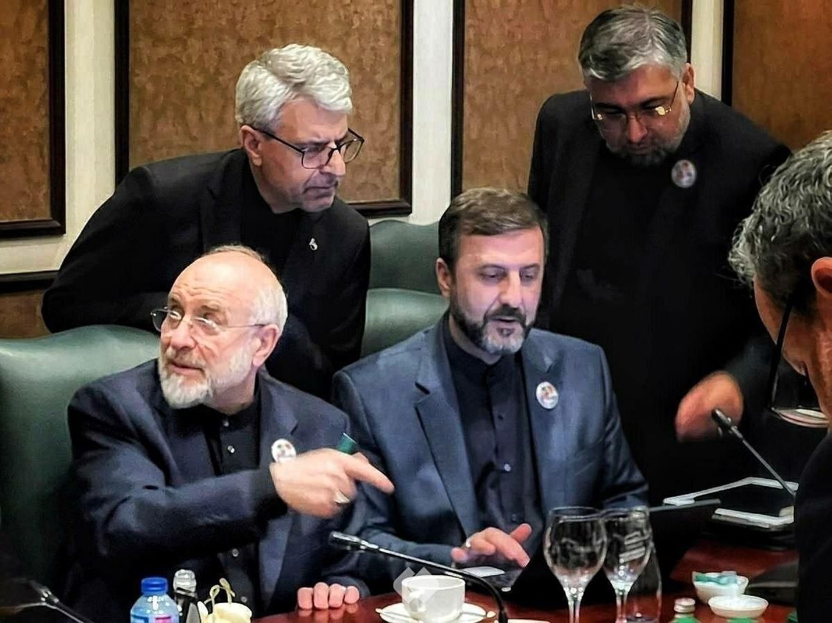 آمریکا پیشنهاد ۱۴ ماده‌ای ایران را رد کرد / عراقچی: پیام‌های از آمریکا گرفتیم که مایل به ادامه گفتگو و تعامل هستند/ ترامپ: من هیچ مخالفتی با تعلیق برنامه هسته‌ای ایران به مدت ۲۰ سال ندارم، اما این باید یک تعهد واقعی باشد
