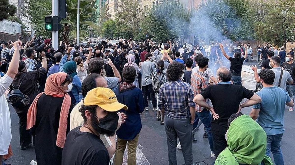 آقای سخنگو کاش مشکلات مردم را مثل آب خوردن حل می‌کردید