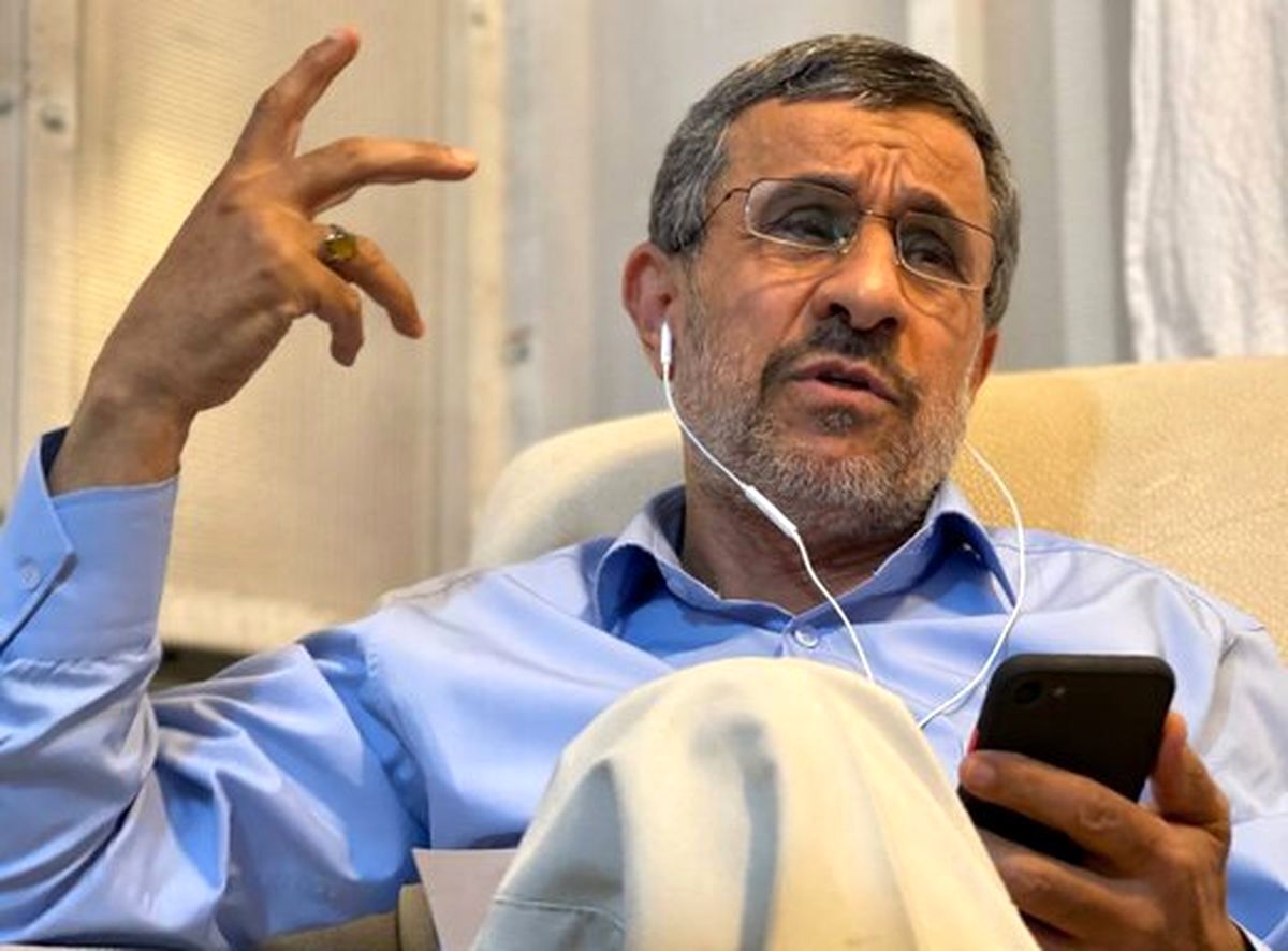 تصاویری از ماشین جنجال ساز احمدی‌نژاد در پارکینگ بهزیستی
