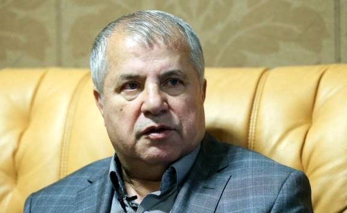 علی پروین تهدید کرد: کسی حق ندارد دست «فرح»  را ببوسد