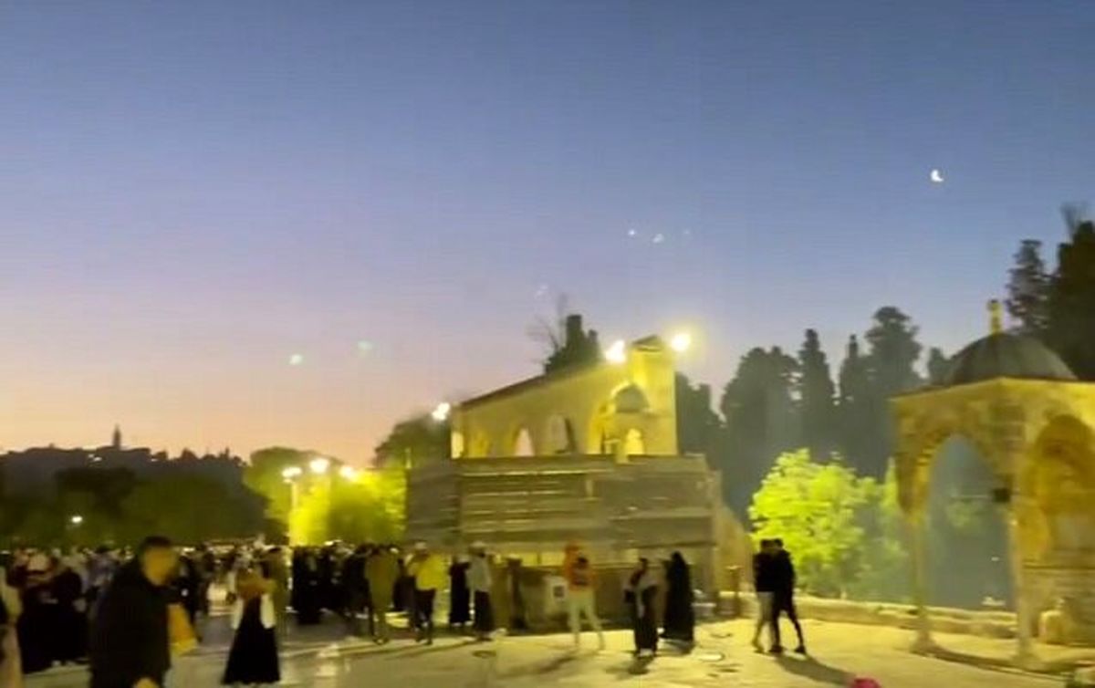 حمله صهیونیست‌ها به نمازگزاران در مسجد الاقصی/ ویدئو