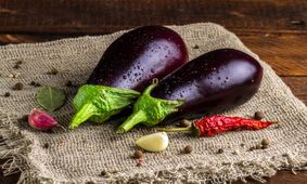  قیمت میوه و صیفی جات در ۸ ماه گذشته چقدر بالا رفتند؟/ بادمجان یک تنه علیه شعارهای دولت رئیسی
