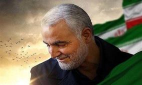  مداحی زائر هندی در جوار مرقد شهید سلیمانی/ ویدئو

