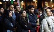 مداحی متفاوت در میدان انقلاب درباره حجاب دختران جوان/ ویدئو