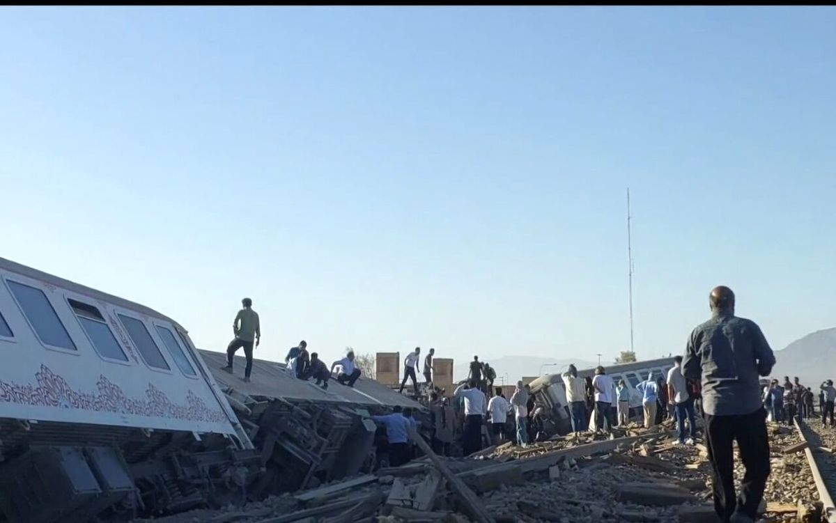 خروج قطار تهران به کرمان از ریل/ ۳۰ نفر مصدوم شدند 