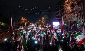 حرکت دسته مردمی پرچمداران ایران به مناسبت روز جمهوری اسلامی ایران